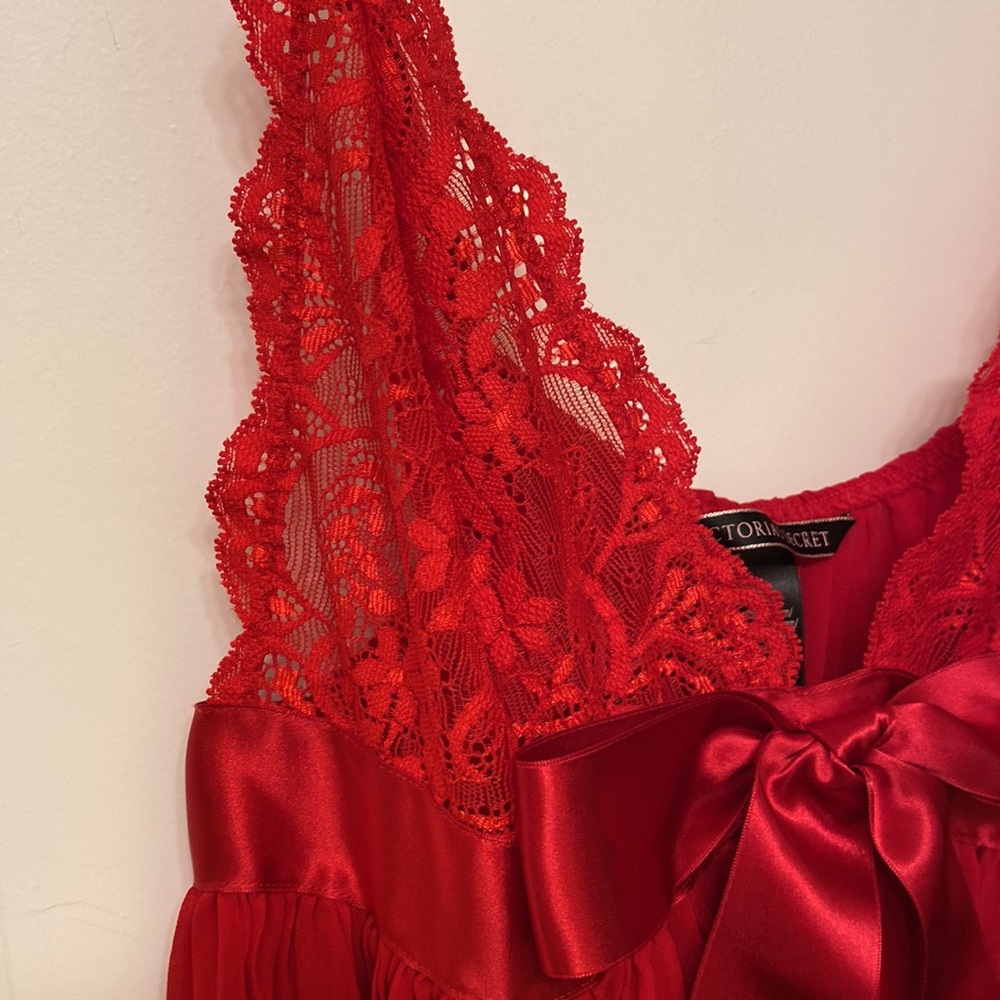 Victoria's Secret - Picture 5 of 9